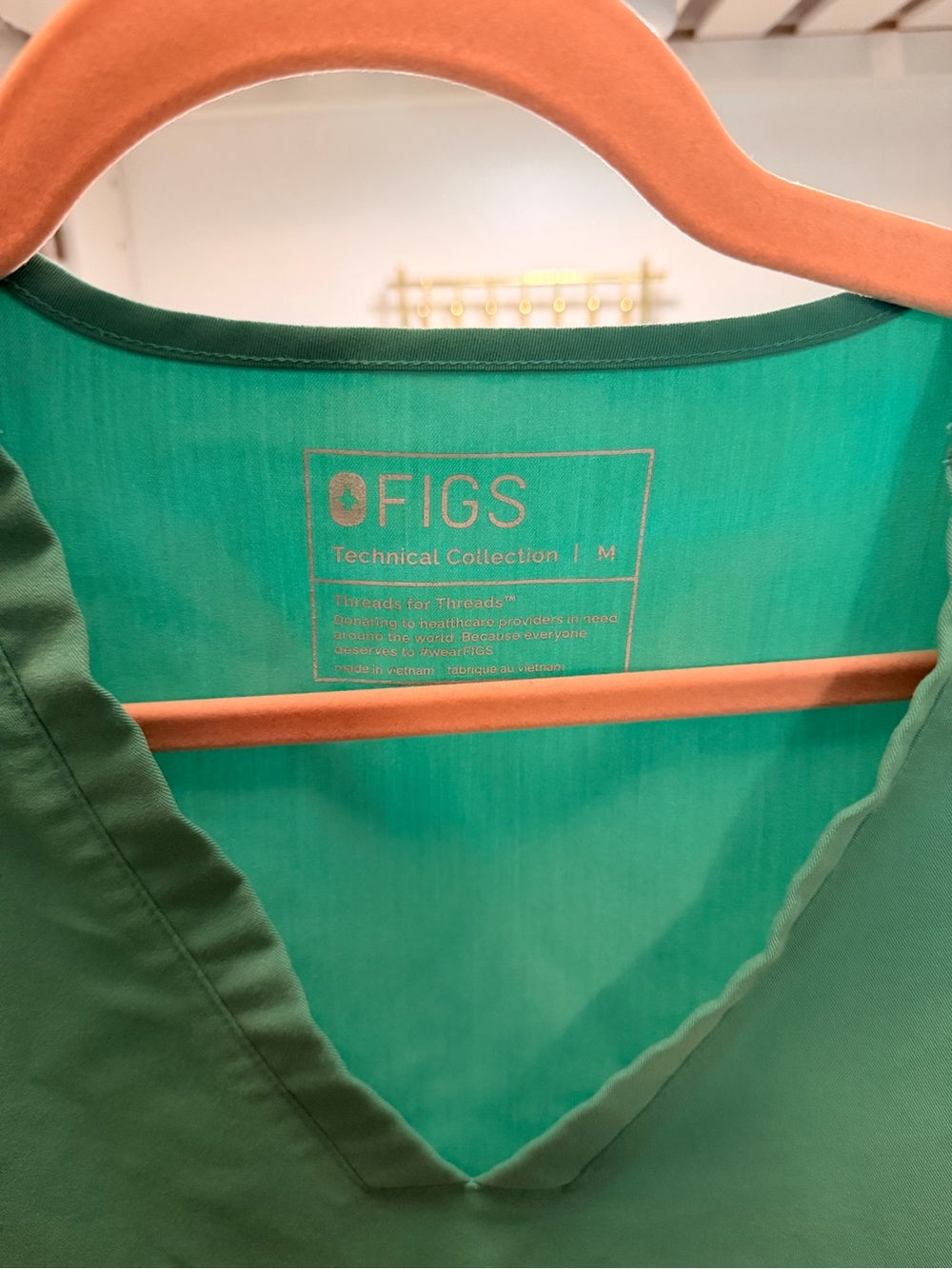 FIGS Teal Medical Scrub Top and joggers - Picture 4 of 4